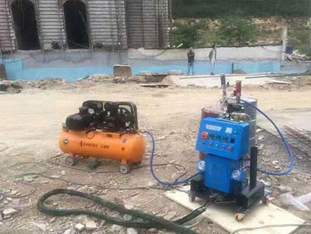 聚氨酯噴涂外墻保溫(圖1) Q2600聚氨酯噴涂機外墻保溫案例